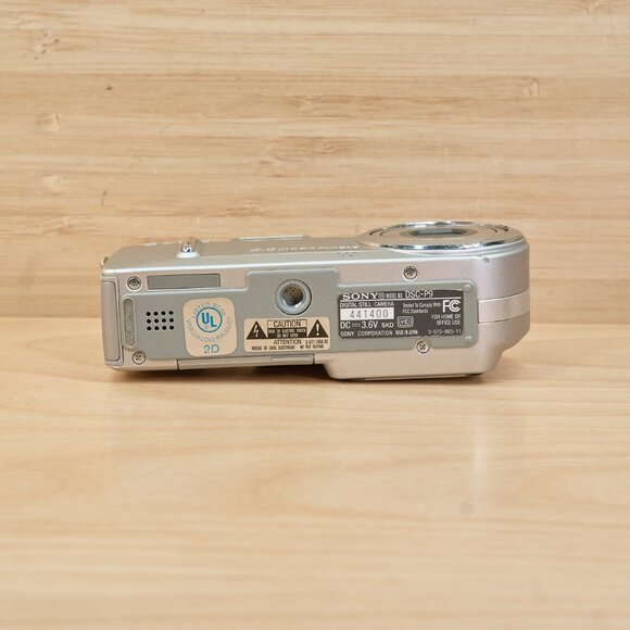 Sony Cyber Shot DSC-P9 Digital Camera 4MP Tested Working - Picture 10 of 12